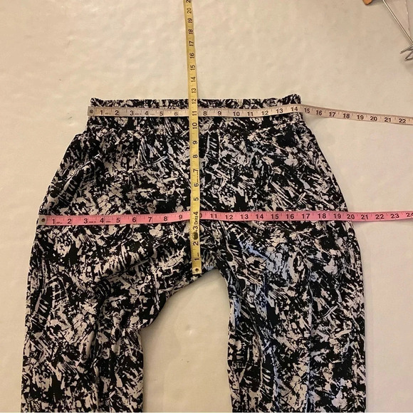 Aqua Brand Printed Jogger Pants Womens Small Black Slacks Trousers Lightweight - Picture 7 of 8